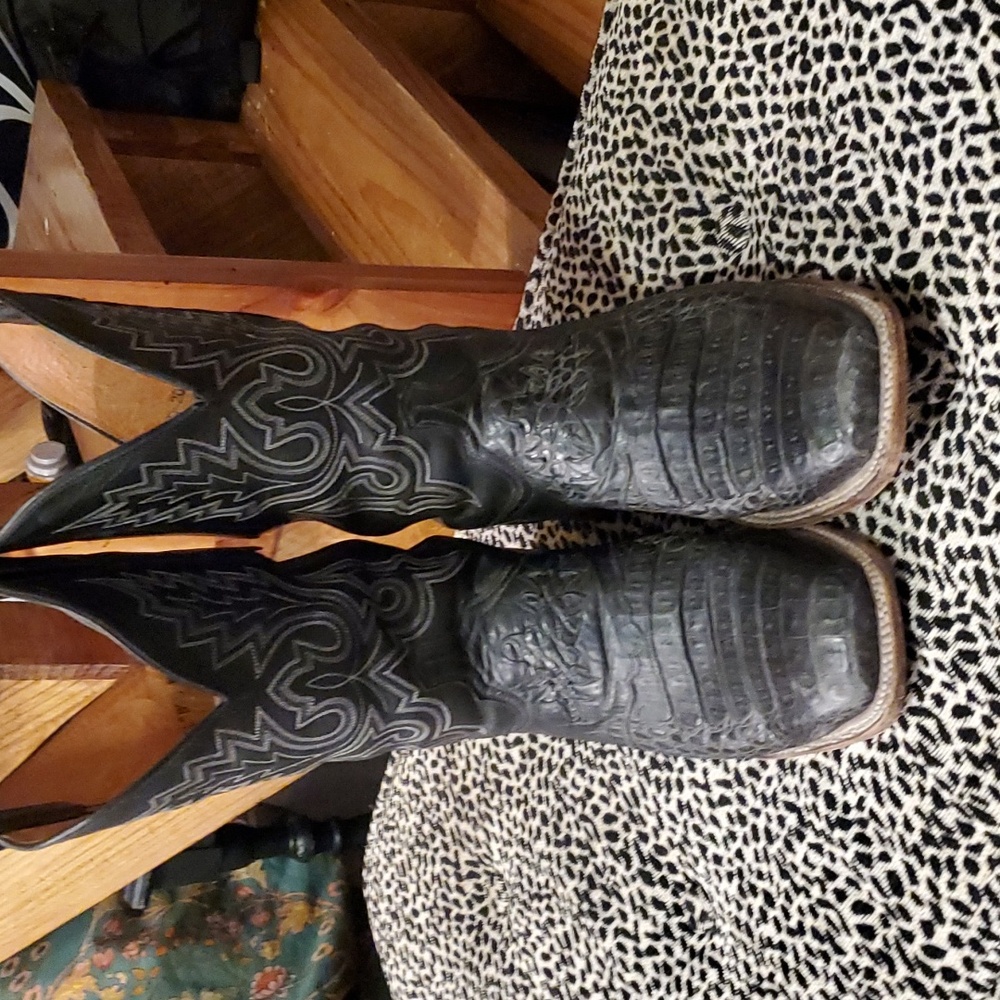 Single Lucchese 1883 boots
